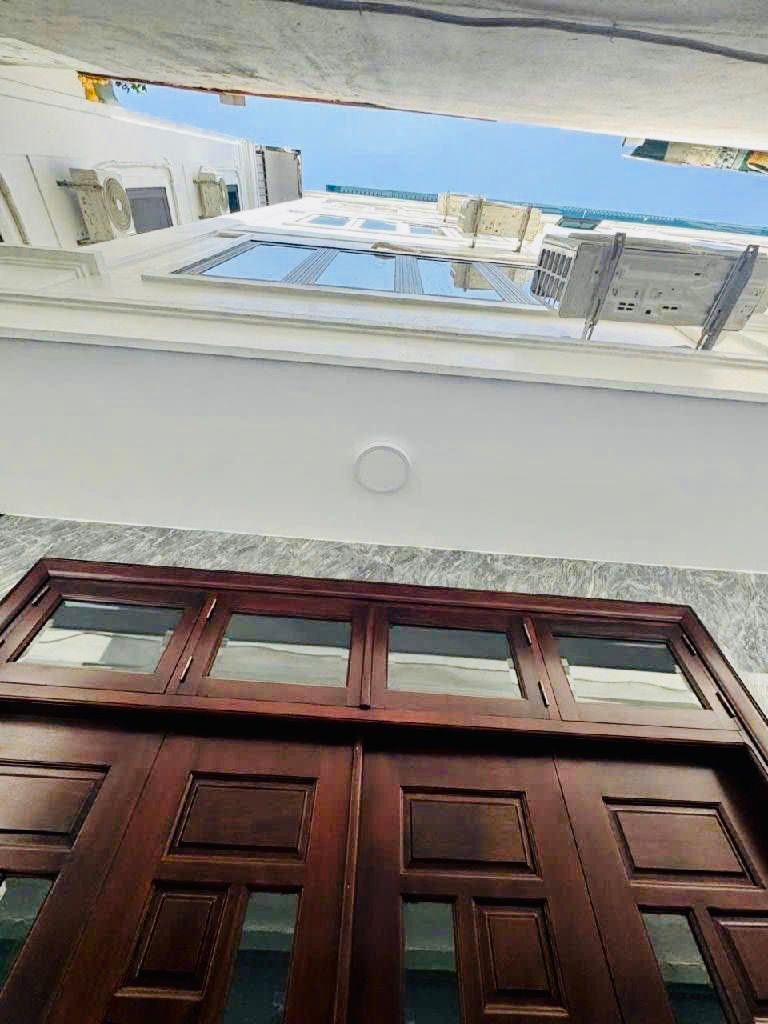 Bán nhà Lò Đúc - diện tích 30m2 5 tầng - Lô góc, xây mới thang máy - giá 13,2 tỷ
