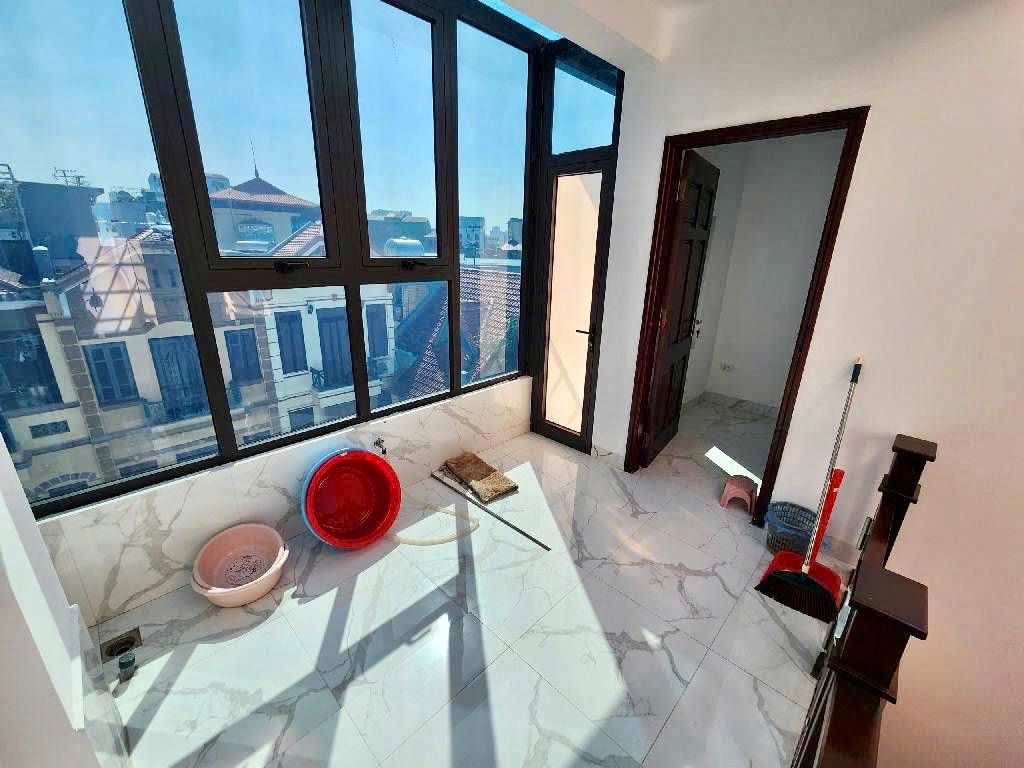 Bán nhà Lò Đúc - diện tích 30m2 5 tầng - Lô góc, xây mới thang máy - giá 13,2 tỷ