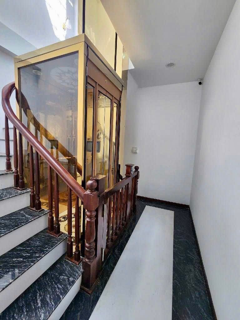 Bán nhà Lò Đúc - diện tích 30m2 5 tầng - Lô góc, xây mới thang máy - giá 13,2 tỷ