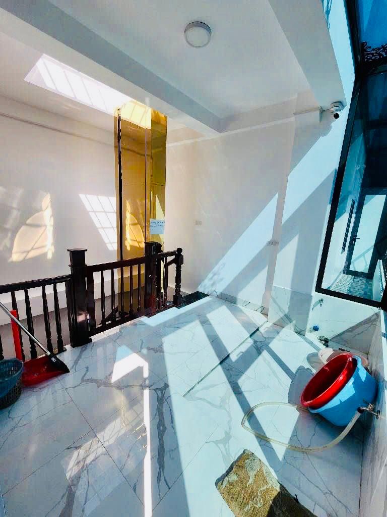 Bán nhà Lò Đúc - diện tích 30m2 5 tầng - Lô góc, xây mới thang máy - giá 13,2 tỷ
