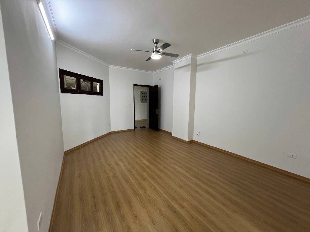 Bán nhà Khuất Duy Tiến - diện tích 70m2 1 tầng - Căn hộ đẹp, view thoáng - giá 6,35 tỷ