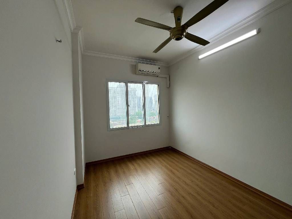 Bán nhà Khuất Duy Tiến - diện tích 70m2 1 tầng - Căn hộ đẹp, view thoáng - giá 6,35 tỷ