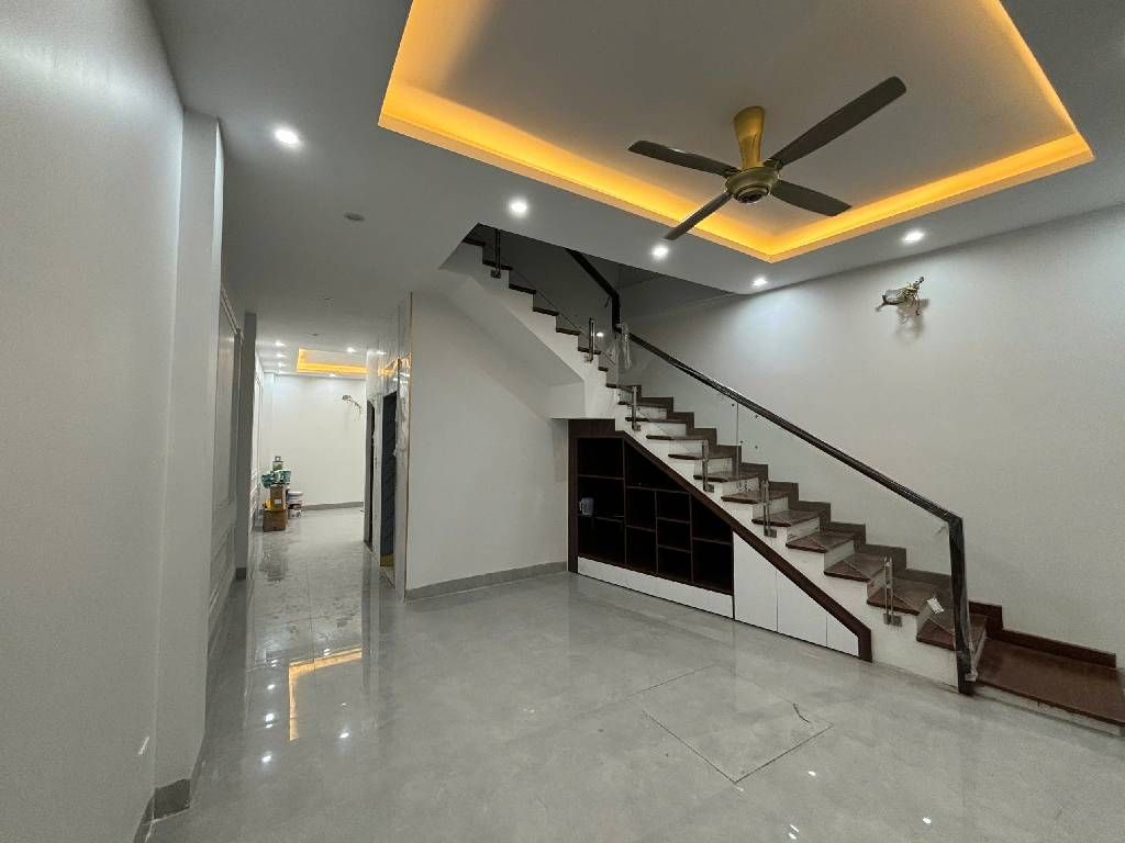 Bán nhà Minh Khai - diện tích 56m2 6 tầng - Ô tô đỗ cửa - giá 14,9 tỷ