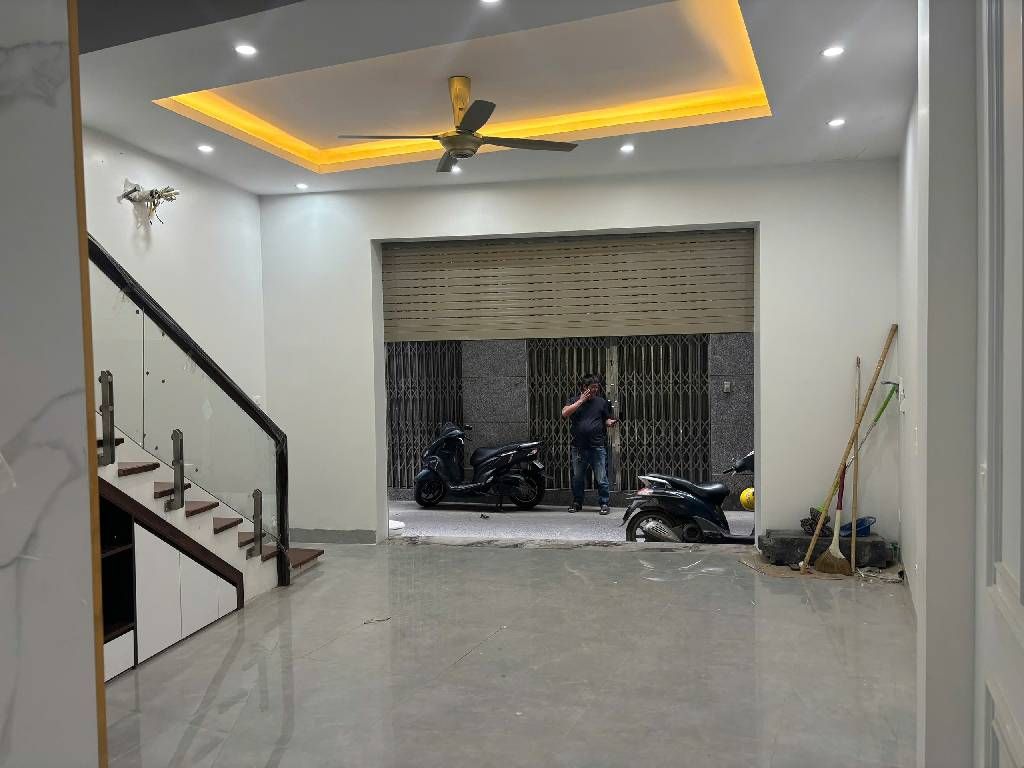 Bán nhà Minh Khai - diện tích 56m2 6 tầng - Ô tô đỗ cửa - giá 14,9 tỷ