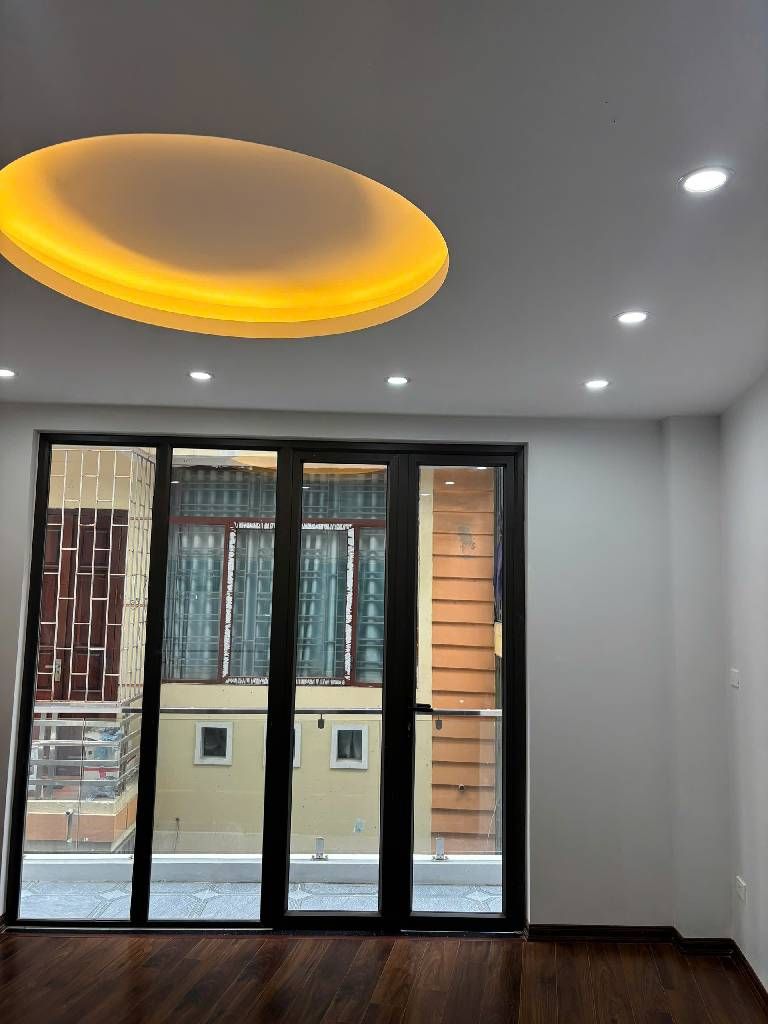 Bán nhà Minh Khai - diện tích 56m2 6 tầng - Ô tô đỗ cửa - giá 14,9 tỷ