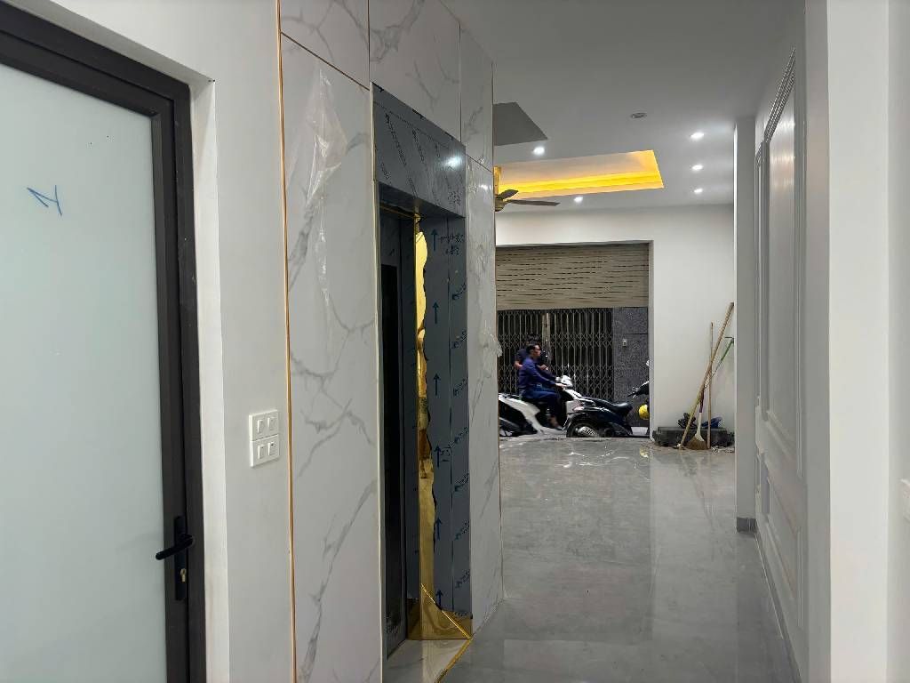Bán nhà Minh Khai - diện tích 56m2 6 tầng - Ô tô đỗ cửa - giá 14,9 tỷ