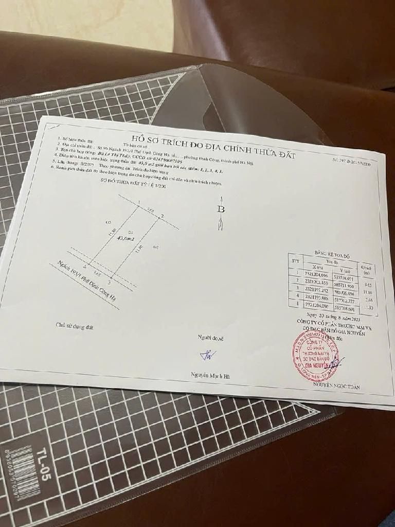 Bán nhà Định Công Hạ - diện tích 43m2 3 tầng - ô tô đỗ cửa - giá 2,8 tỷ