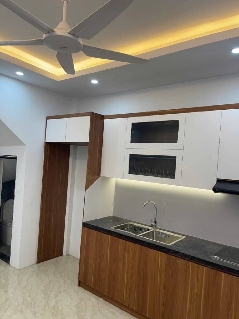 Bán nhà Định Công Hạ - diện tích 43m2 3 tầng - Ô tô đỗ cửa - giá 2,8 tỷ