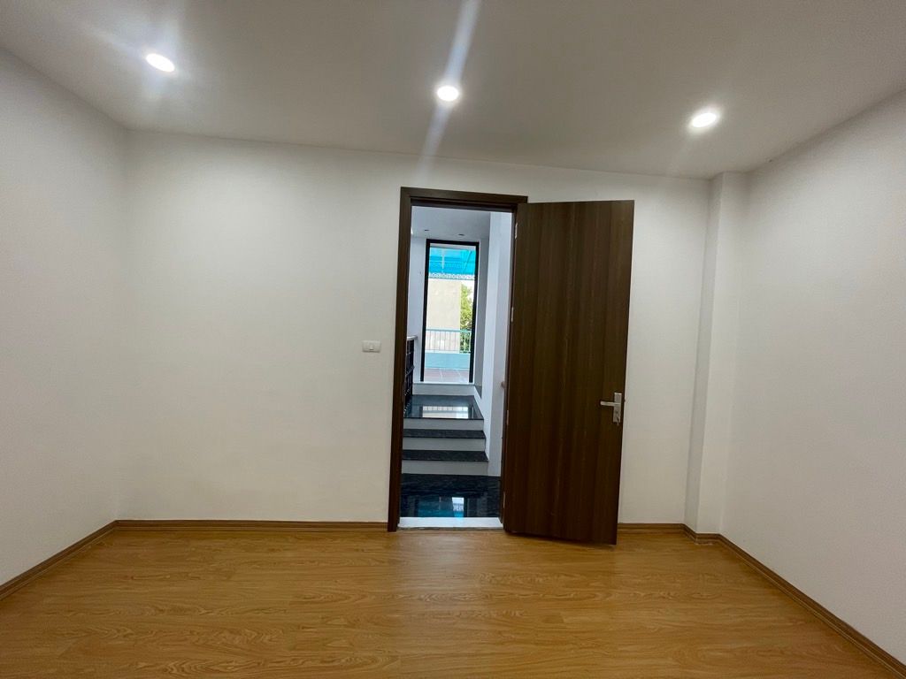 Bán nhà Thanh Liệt - diện tích 40.7m2 4 tầng - Ô TÔ ĐỖ CÁCH NHÀ 5M - giá 11 tỷ