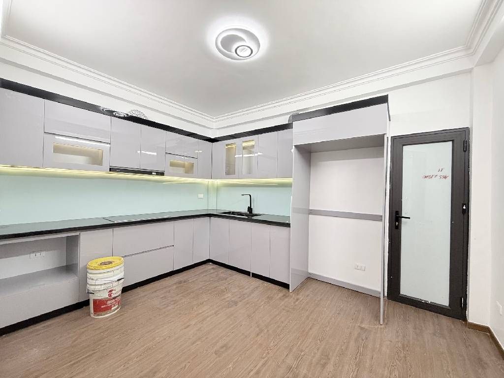 Bán nhà Ngũ nhạc - diện tích 52m2 5 tầng - Ô tô đỗ cổng - giá 0 tỷ