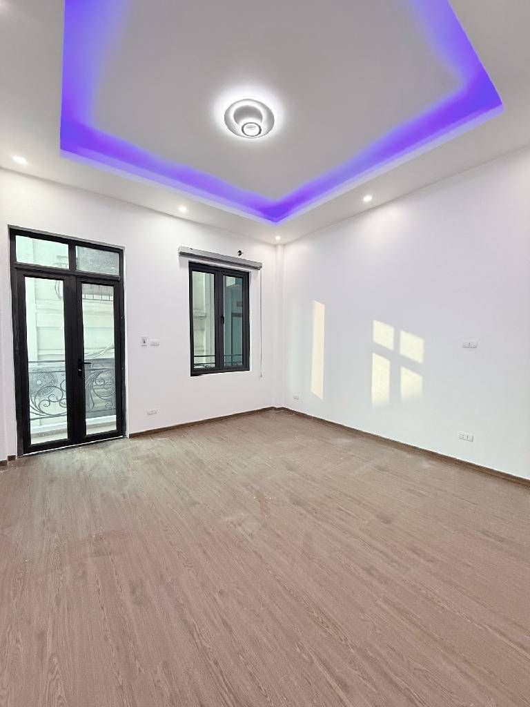 Bán nhà Ngũ nhạc - diện tích 52m2 5 tầng - Ô tô đỗ cổng - giá 0 tỷ