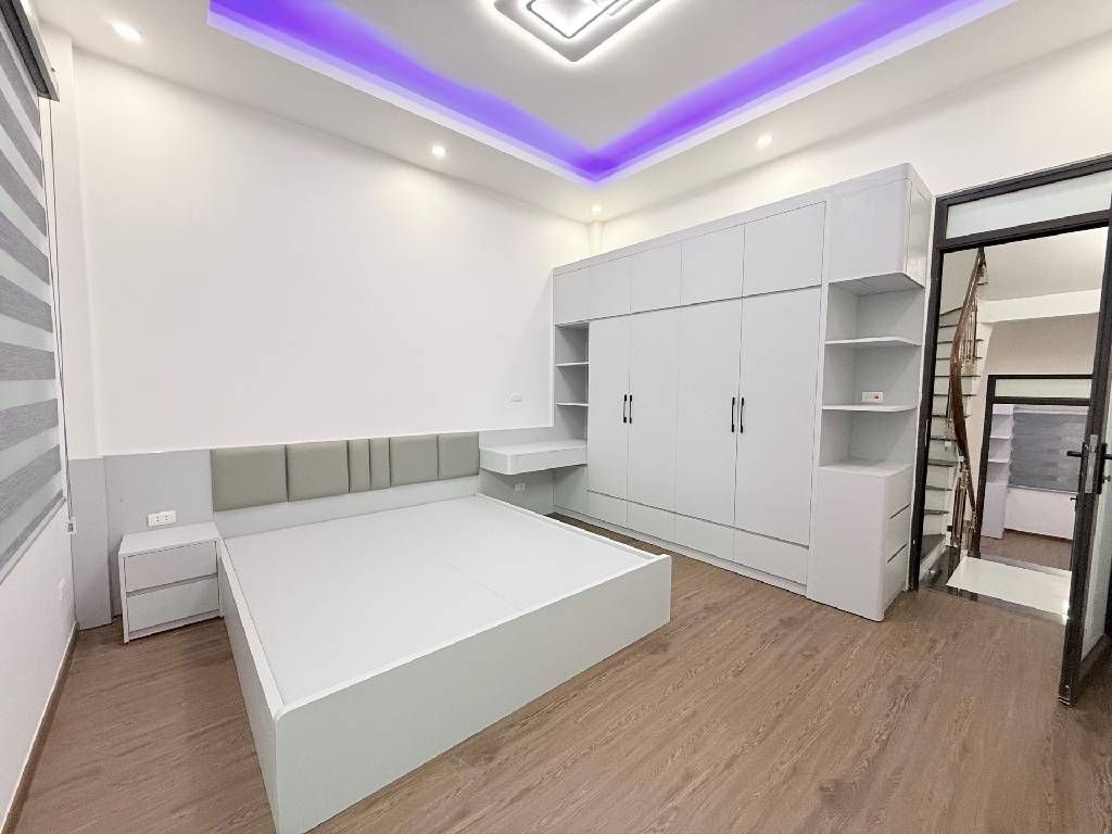 Bán nhà Ngũ nhạc - diện tích 52m2 5 tầng - Ô tô đỗ cổng - giá 0 tỷ