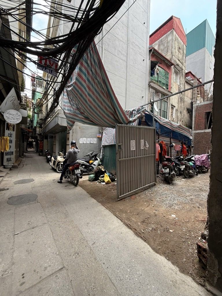Bán nhà Kim Ngưu - diện tích 30m2 5 tầng - Nhà mới, thang máy, ngõ nông - giá 9,6 tỷ