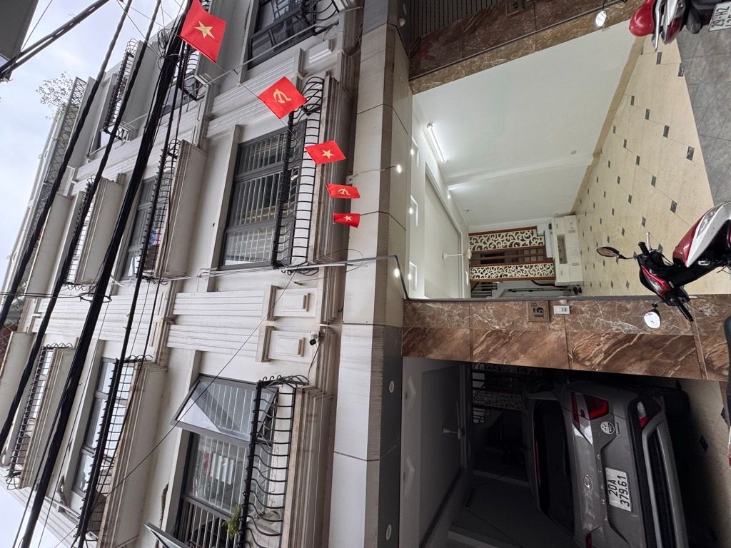 Bán nhà Yên Duyên - diện tích 42m2 5 tầng - Ô TÔ ĐỖ CỬA - giá 10,8 tỷ