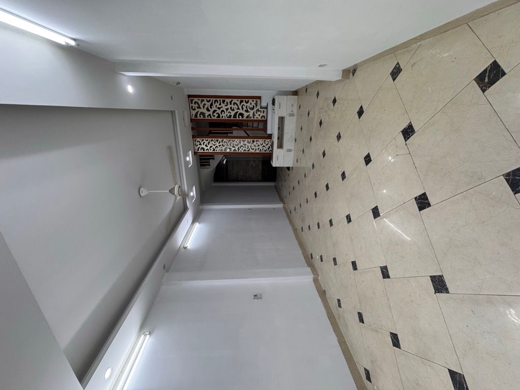 Bán nhà Yên Duyên - diện tích 42m2 5 tầng - Ô TÔ ĐỖ CỬA - giá 10,8 tỷ