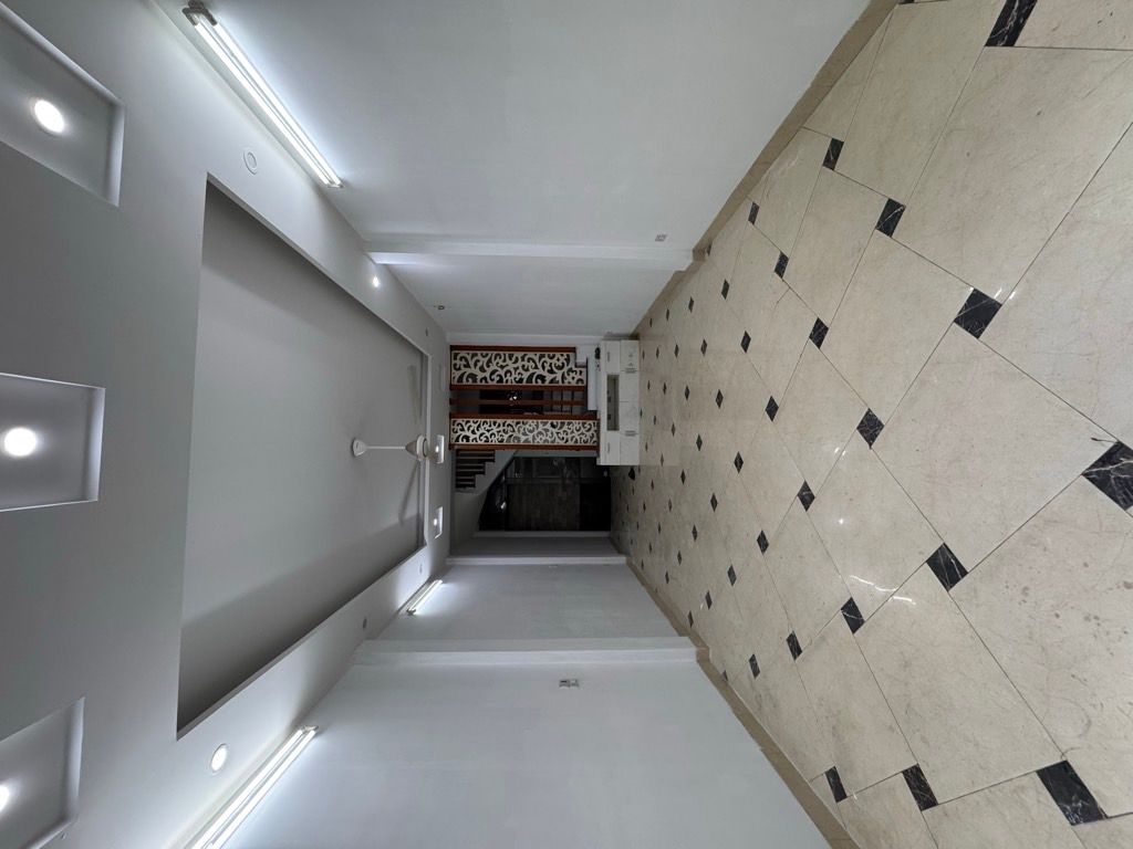 Bán nhà Yên Duyên - diện tích 42m2 5 tầng - Ô TÔ ĐỖ CỬA - giá 10,8 tỷ