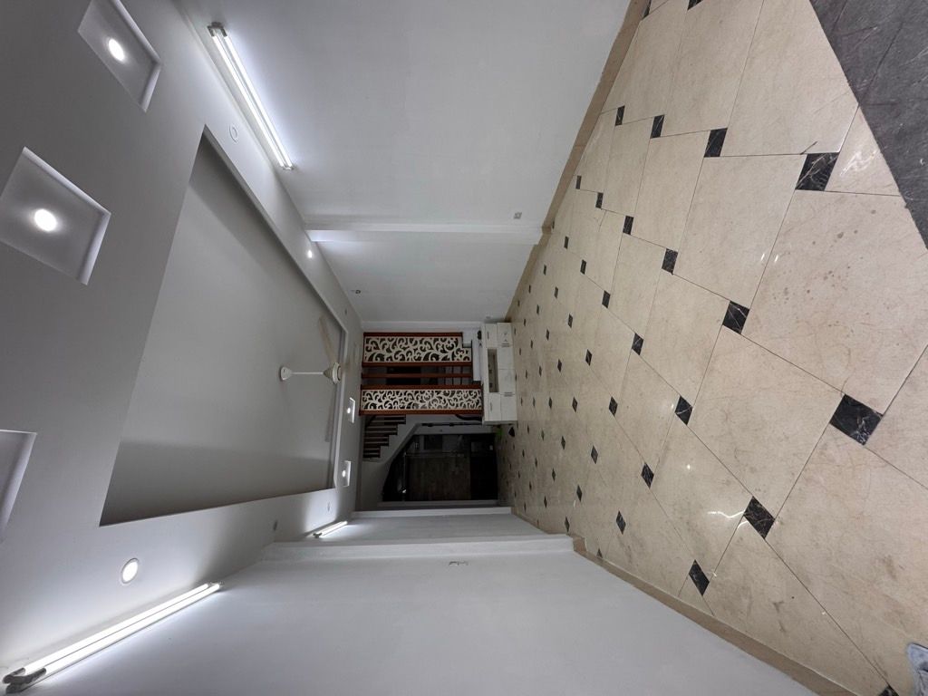 Bán nhà Yên Duyên - diện tích 42m2 5 tầng - Ô TÔ ĐỖ CỬA - giá 10,8 tỷ