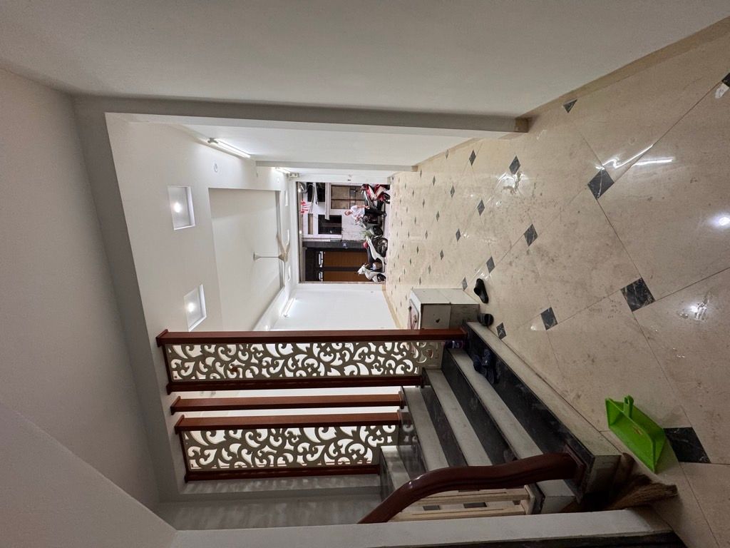 Bán nhà Yên Duyên - diện tích 42m2 5 tầng - Ô TÔ ĐỖ CỬA - giá 10,8 tỷ