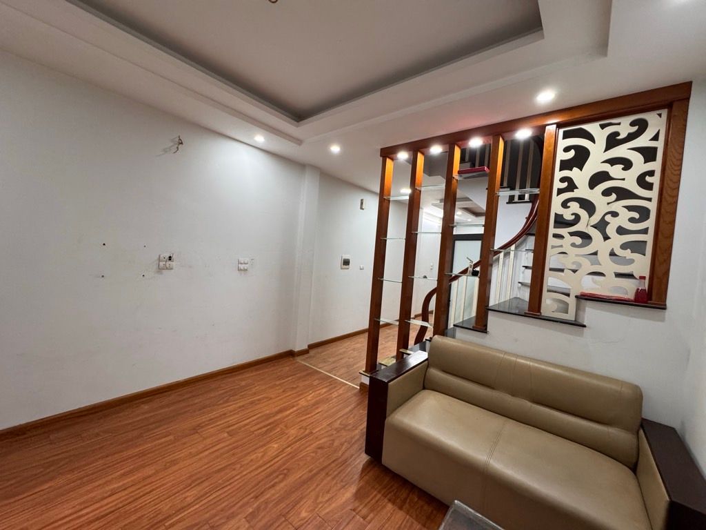 Bán nhà Yên Duyên - diện tích 42m2 5 tầng - Ô TÔ ĐỖ CỬA - giá 10,8 tỷ