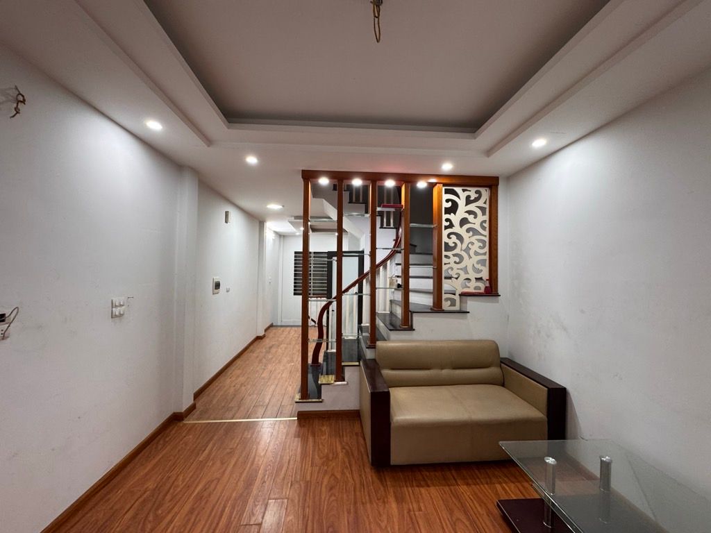 Bán nhà Yên Duyên - diện tích 42m2 5 tầng - Ô TÔ ĐỖ CỬA - giá 10,8 tỷ