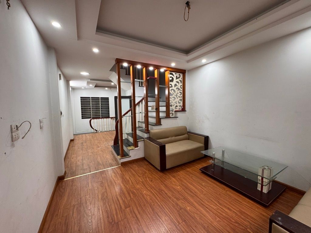 Bán nhà Yên Duyên - diện tích 42m2 5 tầng - Ô TÔ ĐỖ CỬA - giá 10,8 tỷ