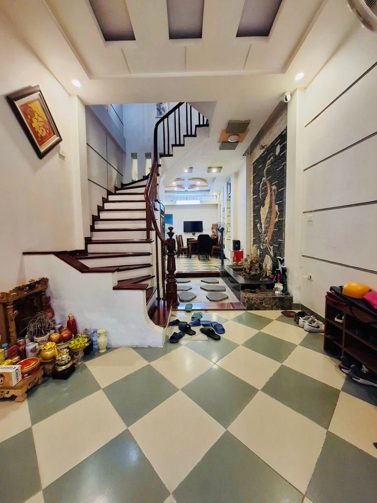 Bán nhà Đường Láng - diện tích 42.7m2 5 tầng - Nhà dân xây chắc chắn - giá 15 tỷ