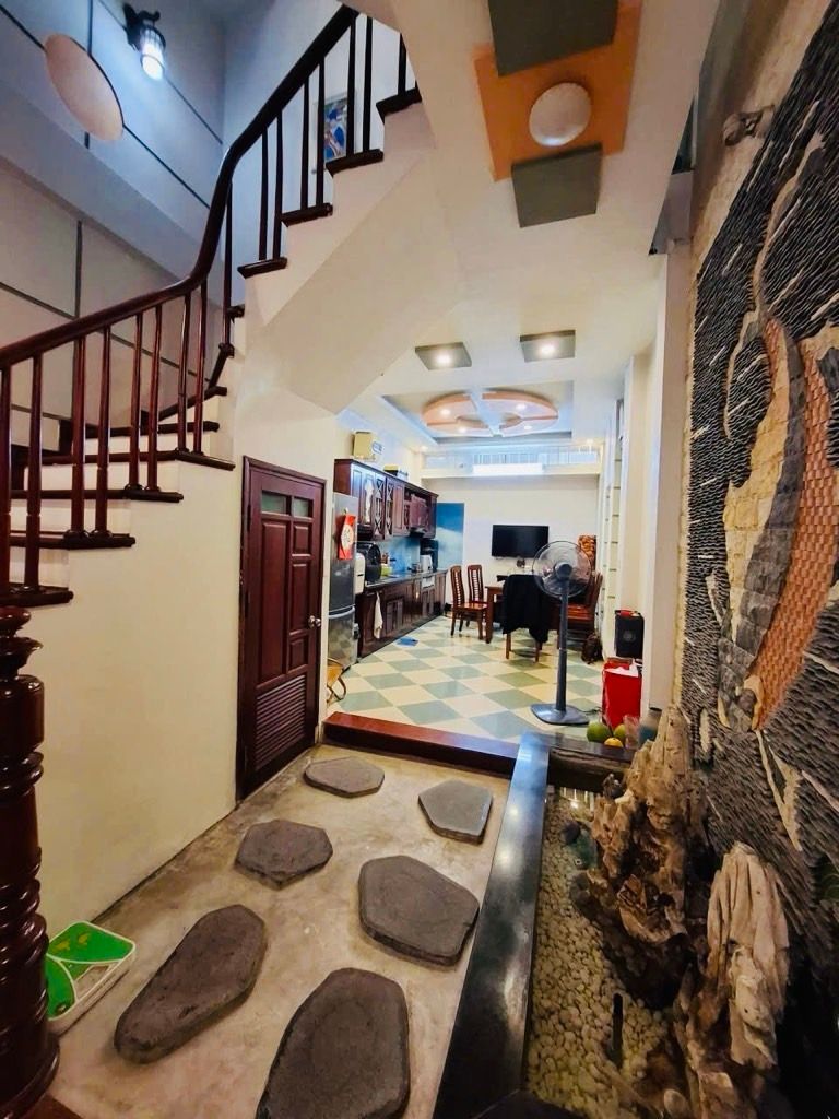 Bán nhà Đường Láng - diện tích 42.7m2 5 tầng - Nhà dân xây chắc chắn - giá 15 tỷ