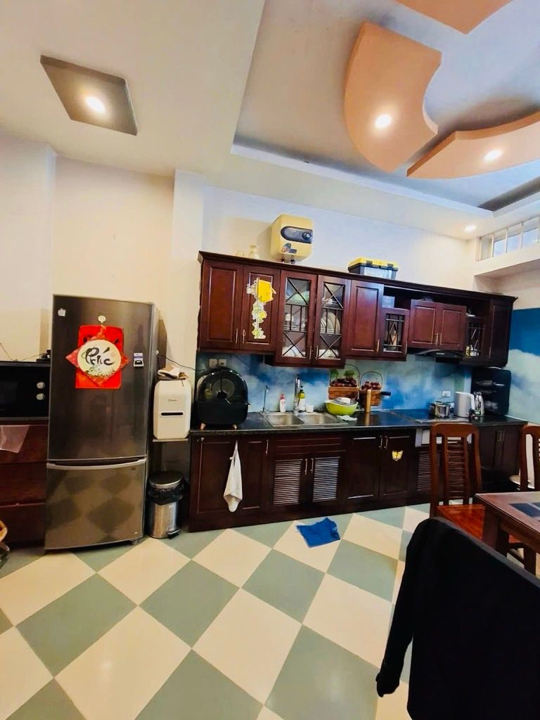 Bán nhà Đường Láng - diện tích 42.7m2 5 tầng - Nhà dân xây chắc chắn - giá 15 tỷ