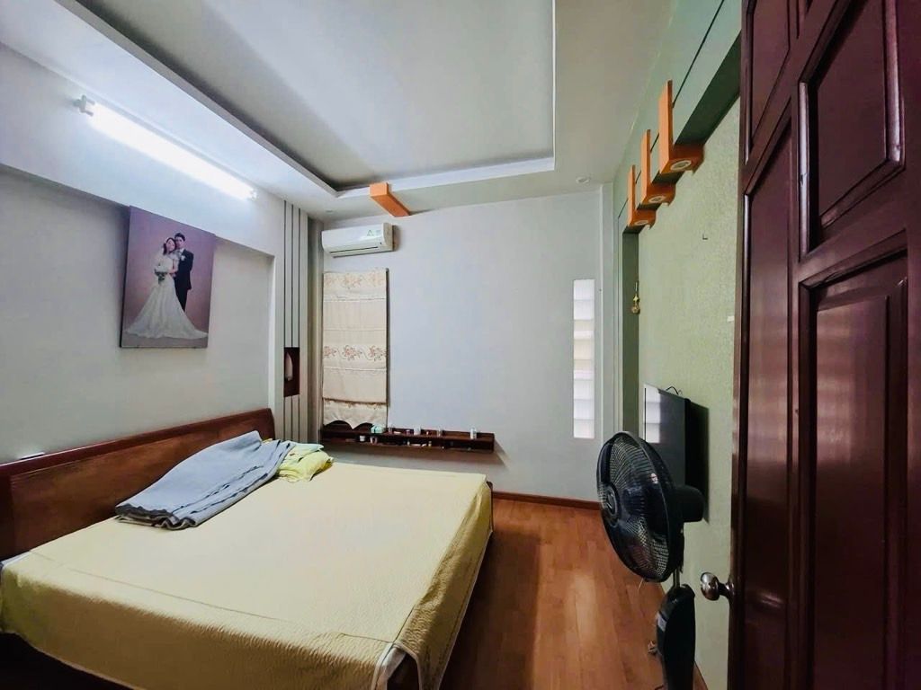 Bán nhà Đường Láng - diện tích 42.7m2 5 tầng - Nhà dân xây chắc chắn - giá 15 tỷ