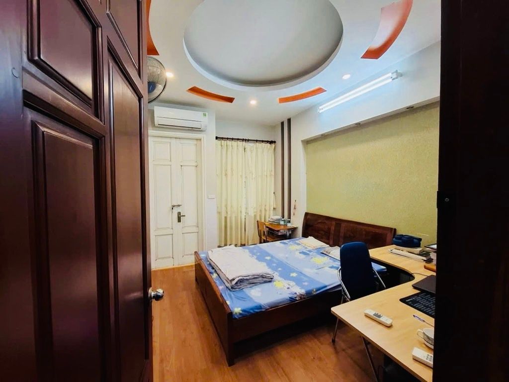 Bán nhà Đường Láng - diện tích 42.7m2 5 tầng - Nhà dân xây chắc chắn - giá 15 tỷ