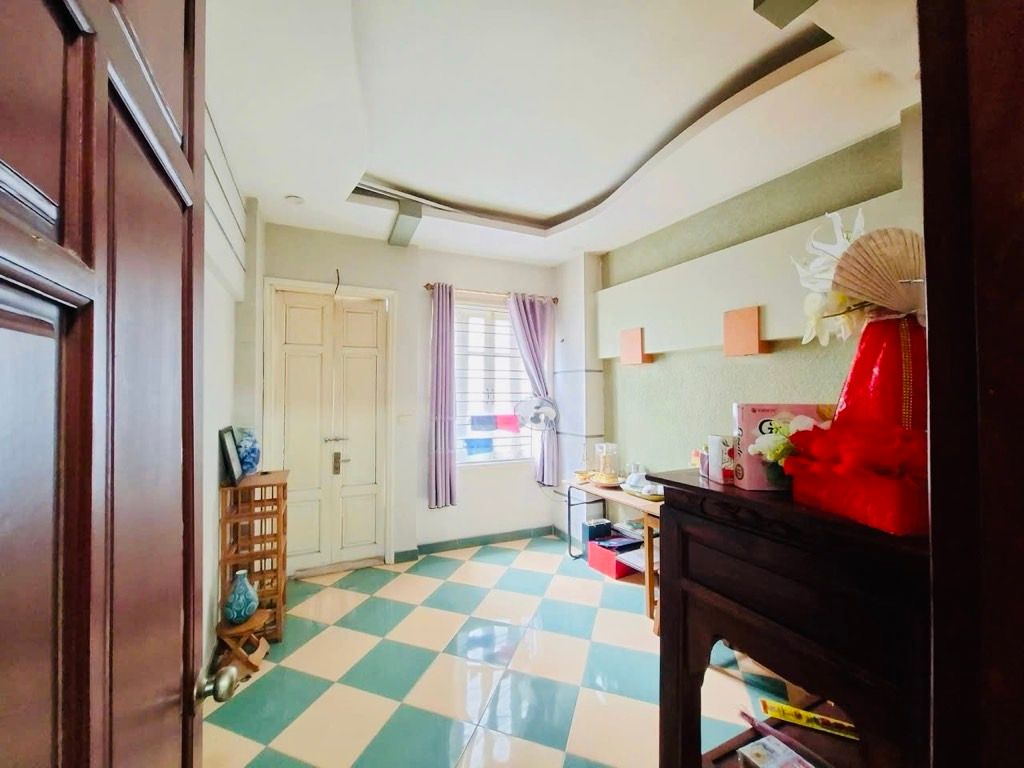 Bán nhà Đường Láng - diện tích 42.7m2 5 tầng - Nhà dân xây chắc chắn - giá 15 tỷ