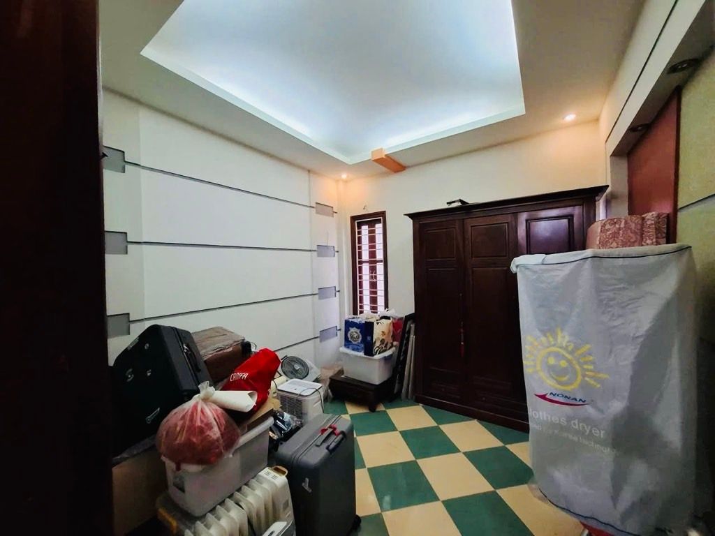 Bán nhà Đường Láng - diện tích 42.7m2 5 tầng - Nhà dân xây chắc chắn - giá 15 tỷ
