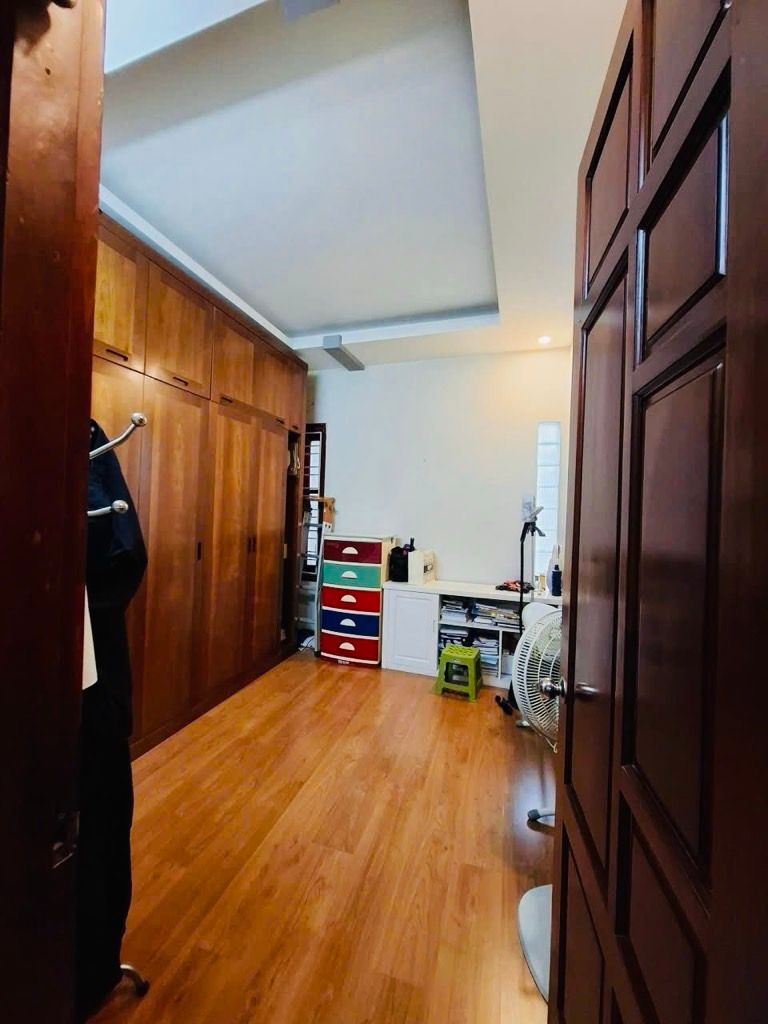 Bán nhà Đường Láng - diện tích 42.7m2 5 tầng - Nhà dân xây chắc chắn - giá 15 tỷ