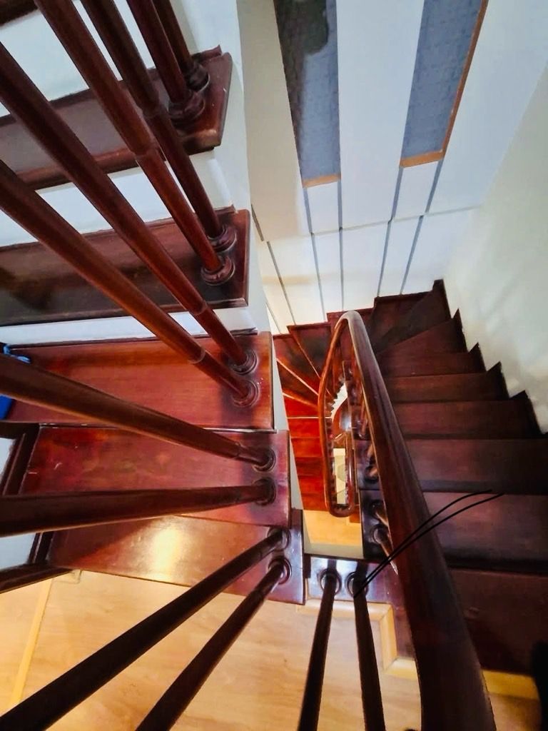 Bán nhà Đường Láng - diện tích 42.7m2 5 tầng - Nhà dân xây chắc chắn - giá 15 tỷ