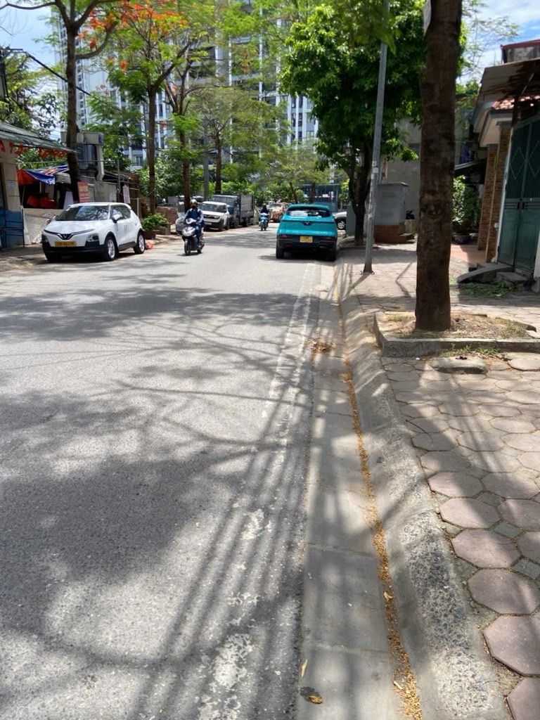 Bán nhà Mai Động - diện tích 80m2 2 tầng - ô tô đỗ cửa - giá 12,5 tỷ