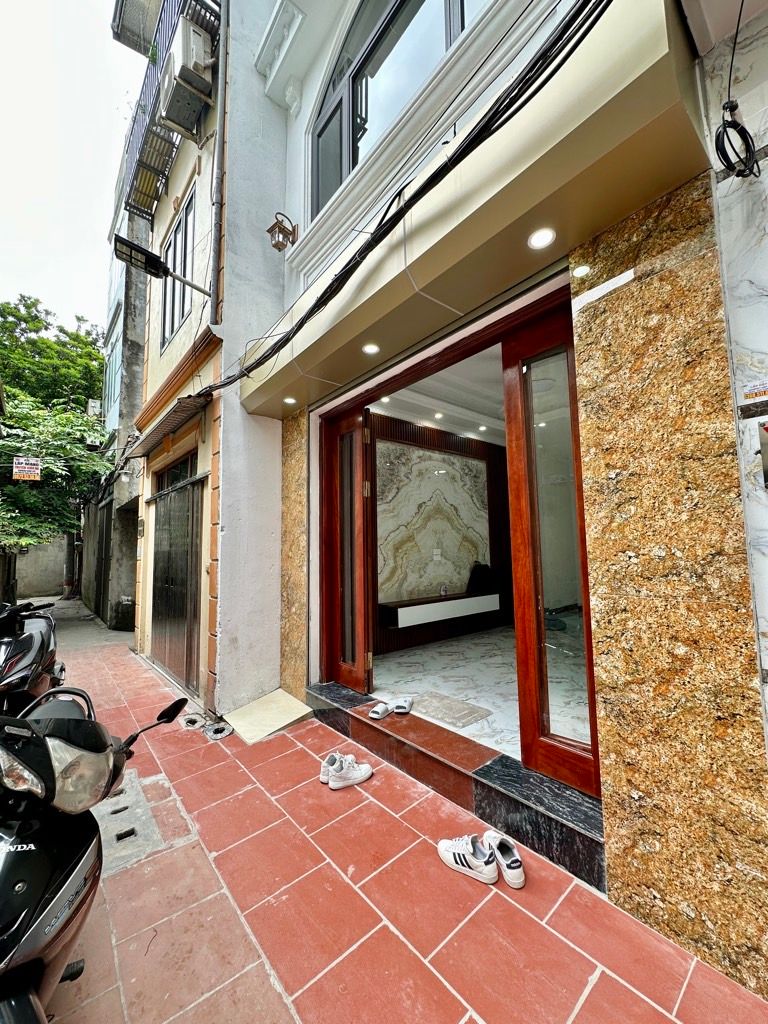 Bán nhà Lĩnh Nam - diện tích 30m2 6 tầng - HÀNG TUYỂN LĨNH NAM - 6 TẦNG THANG MÁY - giá 8,35 tỷ
