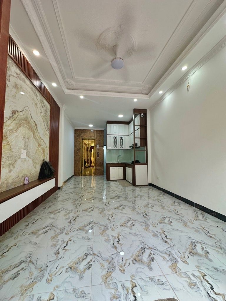 Bán nhà Lĩnh Nam - diện tích 30m2 6 tầng - HÀNG TUYỂN LĨNH NAM - 6 TẦNG THANG MÁY - giá 8,35 tỷ
