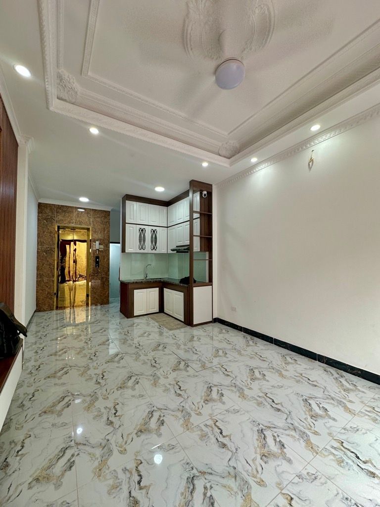 Bán nhà Lĩnh Nam - diện tích 30m2 6 tầng - HÀNG TUYỂN LĨNH NAM - 6 TẦNG THANG MÁY - giá 8,35 tỷ