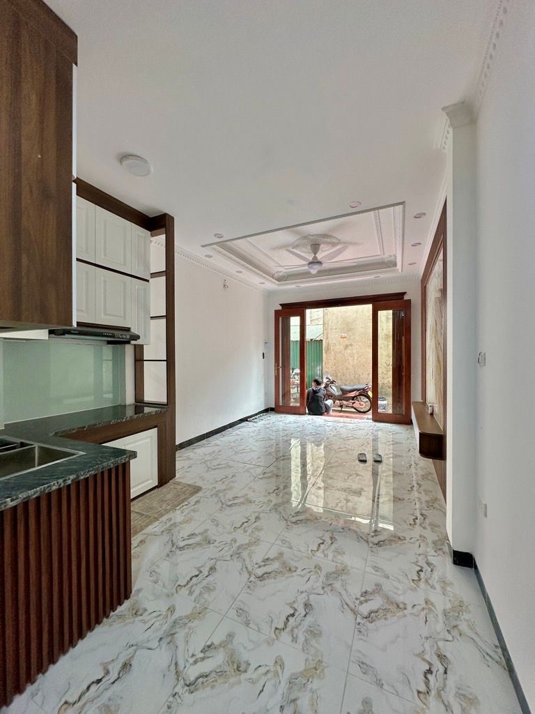 Bán nhà Lĩnh Nam - diện tích 30m2 6 tầng - HÀNG TUYỂN LĨNH NAM - 6 TẦNG THANG MÁY - giá 8,35 tỷ