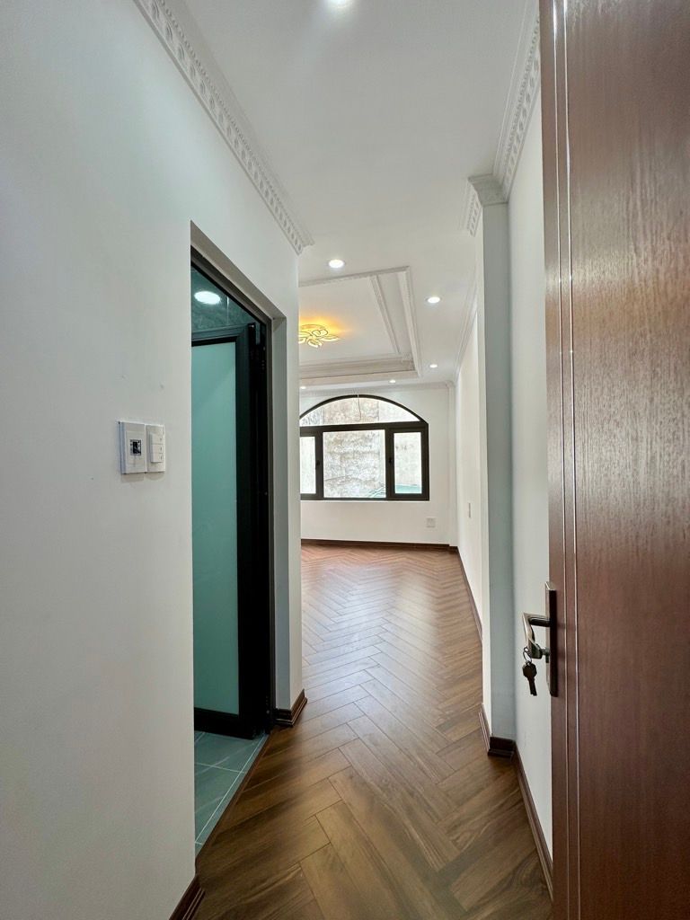 Bán nhà Lĩnh Nam - diện tích 30m2 6 tầng - HÀNG TUYỂN LĨNH NAM - 6 TẦNG THANG MÁY - giá 8,35 tỷ