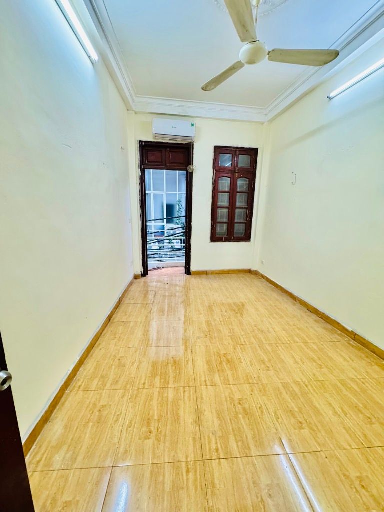 Bán nhà Tân Mai - diện tích 26m2 4 tầng - Mặt ngõ ô tô tải đỗ cửa - giá 7,8 tỷ