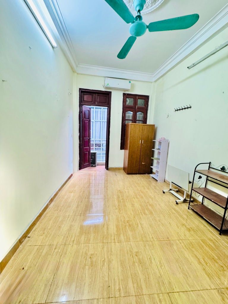 Bán nhà Tân Mai - diện tích 26m2 4 tầng - Mặt ngõ ô tô tải đỗ cửa - giá 7,8 tỷ