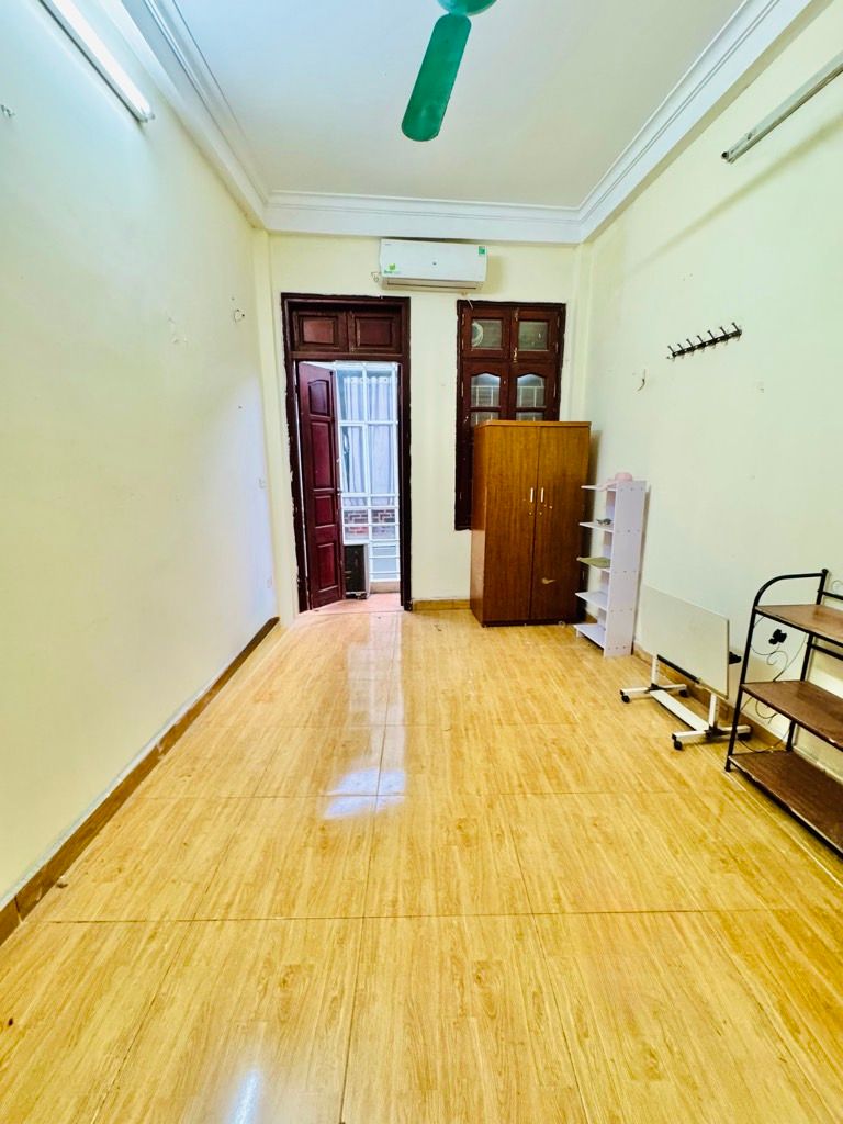 Bán nhà Tân Mai - diện tích 26m2 4 tầng - Mặt ngõ ô tô tải đỗ cửa - giá 7,8 tỷ