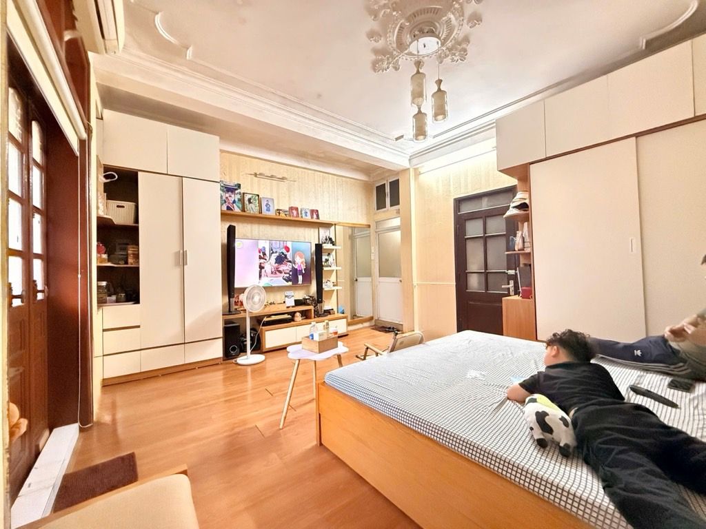 Bán nhà Văn Chương - diện tích 27m2 5 tầng - Ô tô đỗ cửa - giá 11,2 tỷ