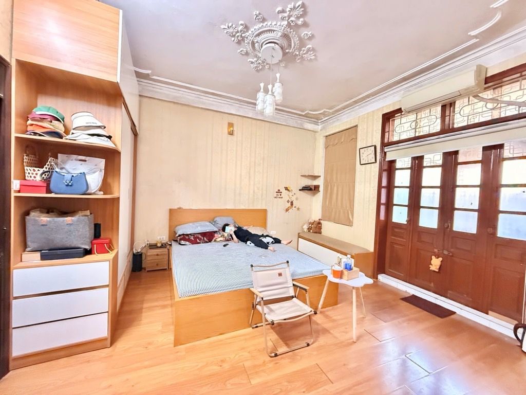 Bán nhà Văn Chương - diện tích 27m2 5 tầng - Ô tô đỗ cửa - giá 11,2 tỷ
