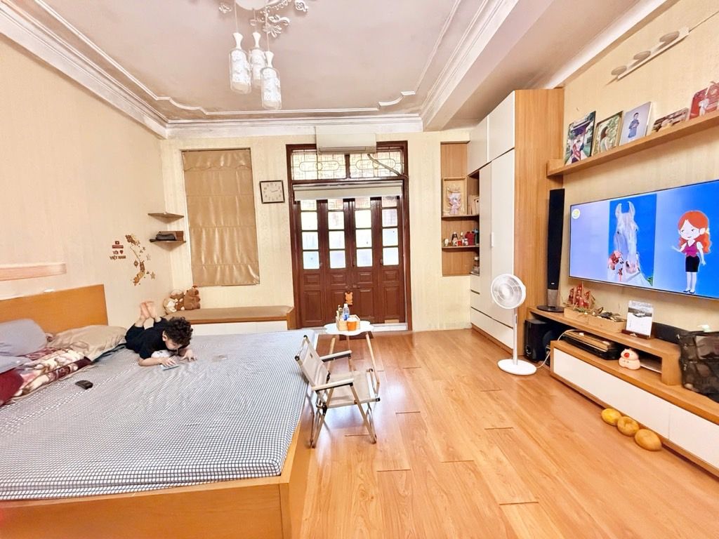 Bán nhà Văn Chương - diện tích 27m2 5 tầng - Ô tô đỗ cửa - giá 11,2 tỷ
