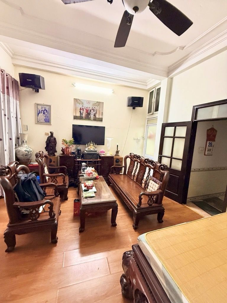 Bán nhà Văn Chương - diện tích 27m2 5 tầng - Ô tô đỗ cửa - giá 11,2 tỷ
