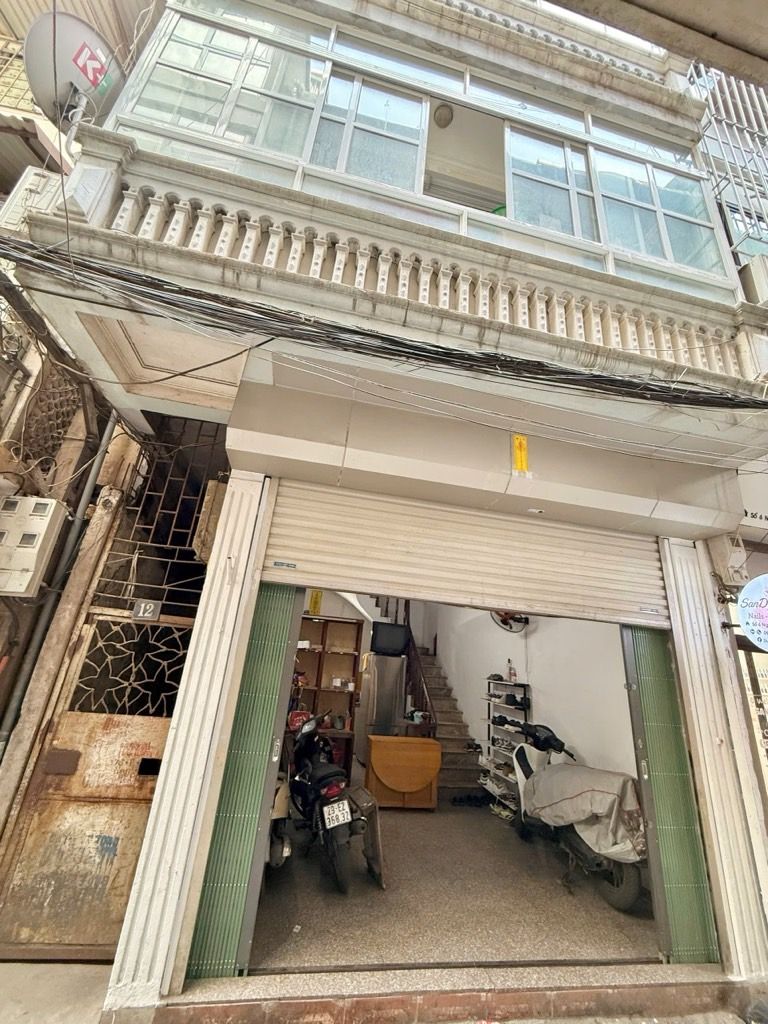 Bán nhà Văn Chương - diện tích 27m2 5 tầng - Ô tô đỗ cửa - giá 11,2 tỷ