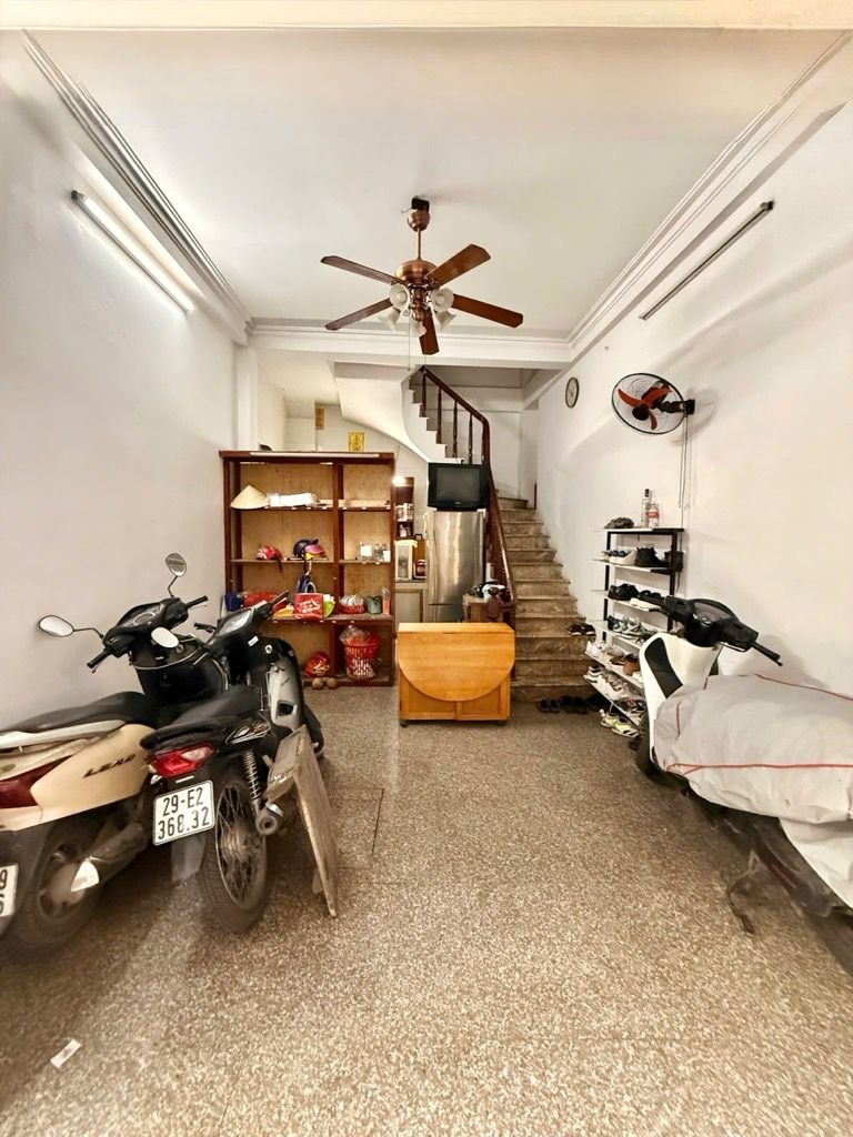 Bán nhà Văn Chương - diện tích 27m2 5 tầng - Ô tô đỗ cửa - giá 11,2 tỷ