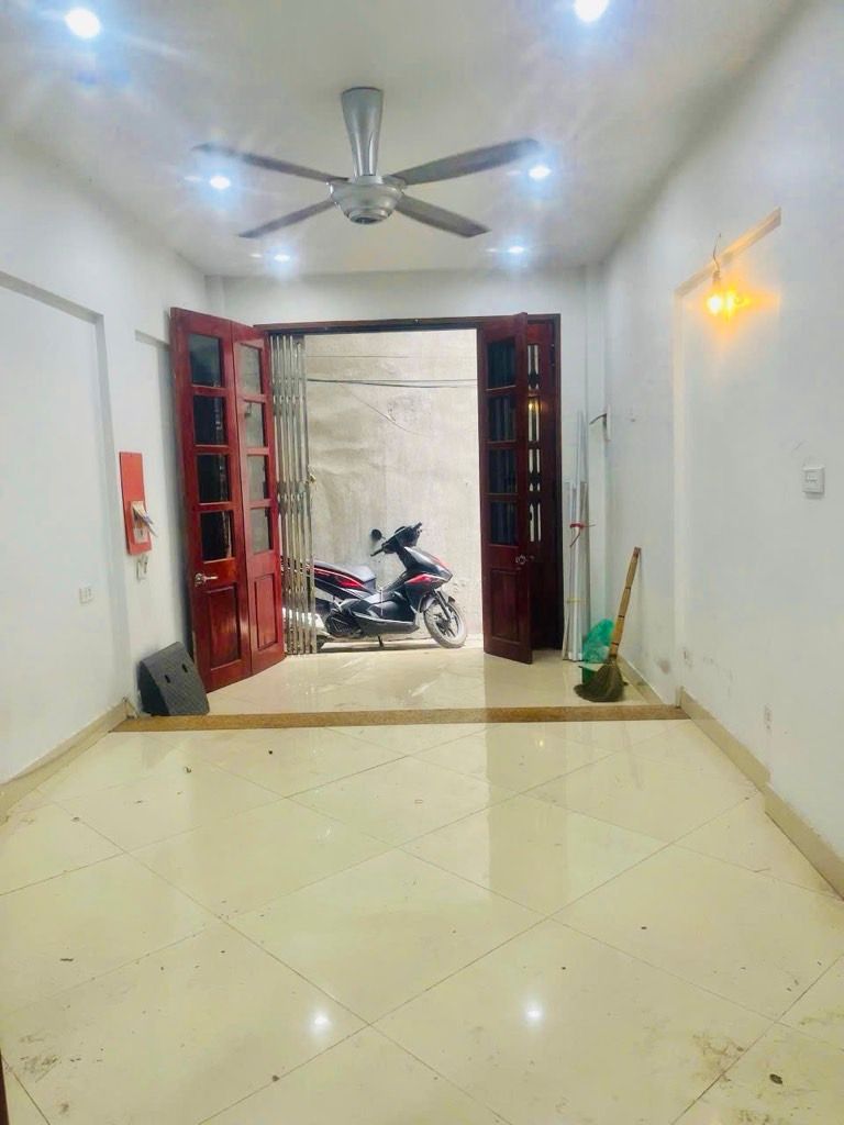 Bán nhà Hoàng Mai - diện tích 25m2 3 tầng - HCĐC - giá 3,2 tỷ